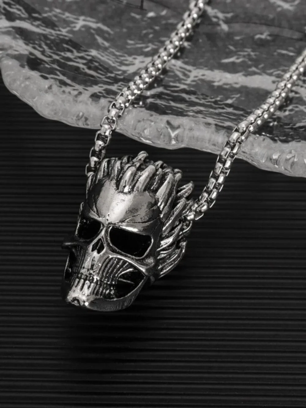 Mens edgy hip hop skull pendant necklace Polished silvery unisex